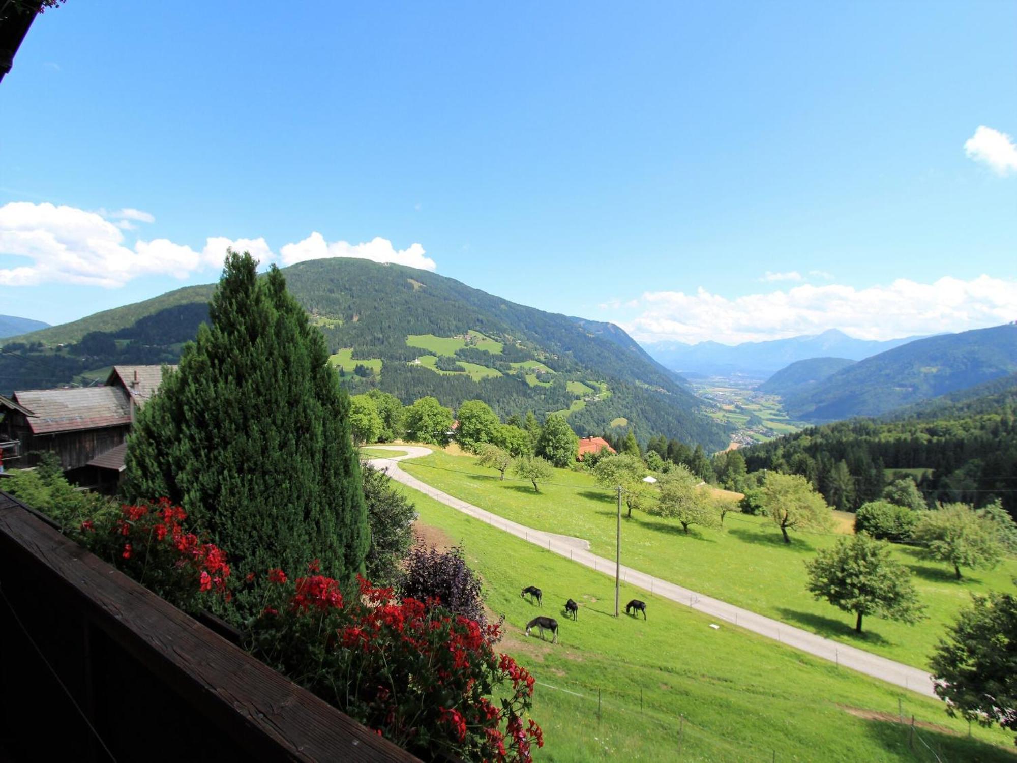 Cozy Apartment In Afritz Am See Near Gerlitzen Ski Area エクステリア 写真